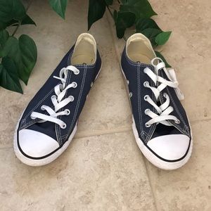 Converse classic navy blue low tops